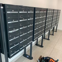 Block mailbox locks