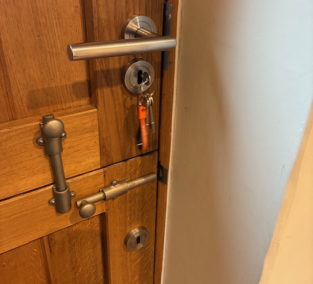 High-security deadlock and night latch installation on a solid timber door in Banbury, providing reinforced burglary protection.